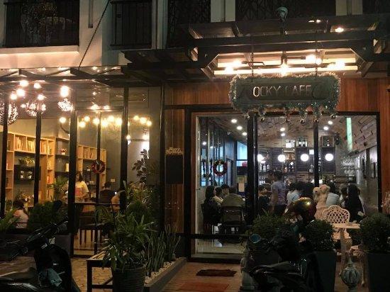 Rocky Cafe & Lounge