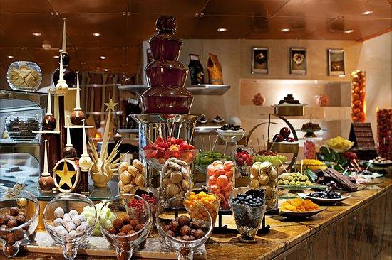 Al-Qasr Restaurant