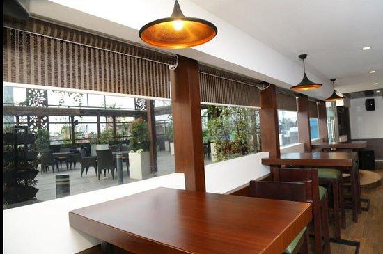 Zirkon Lounge & Bar
