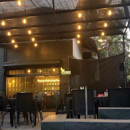 KiKi Bar & Grill