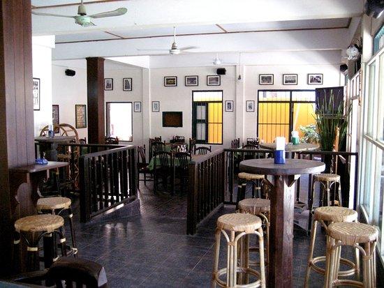 U.N. Irish Pub