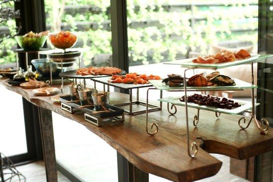 Ad Lib, Restaurant