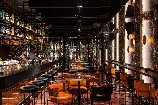 Santini Bar & Grill