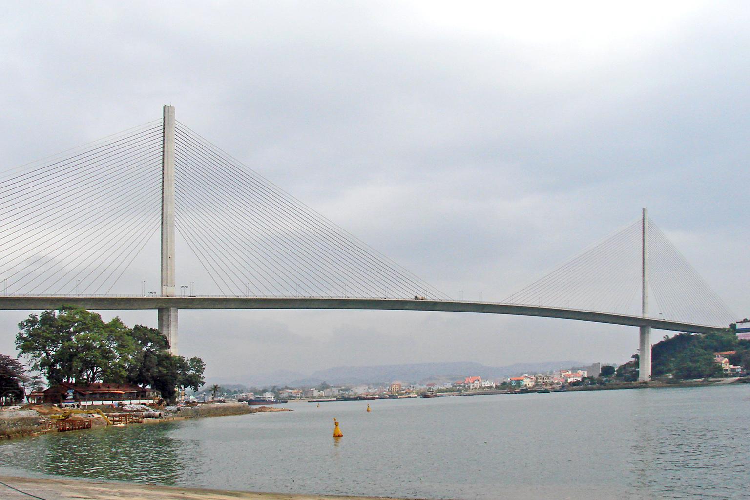Bai Chay Bridge