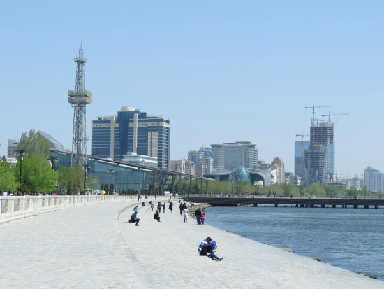 Milli Park promenade